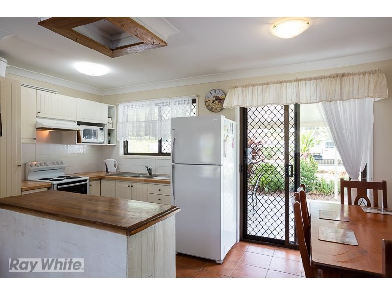 2 Meredith Place, Redland Bay QLD 4165