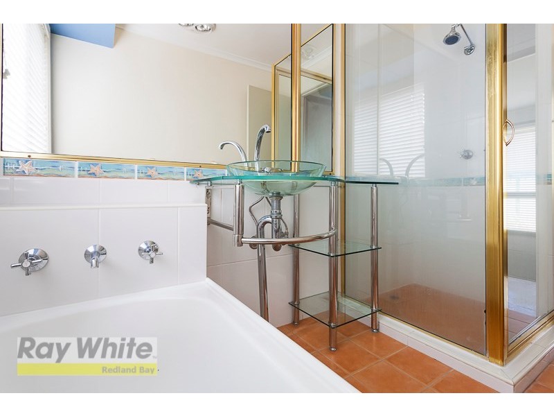 4 Pine Terrace, Redland Bay QLD 4165