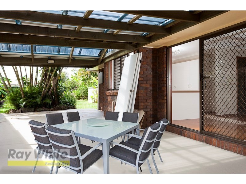 4 Pine Terrace, Redland Bay QLD 4165