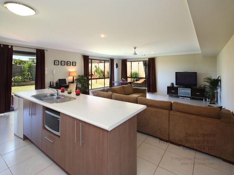 32 Bedarra Street, Redland Bay QLD 4165