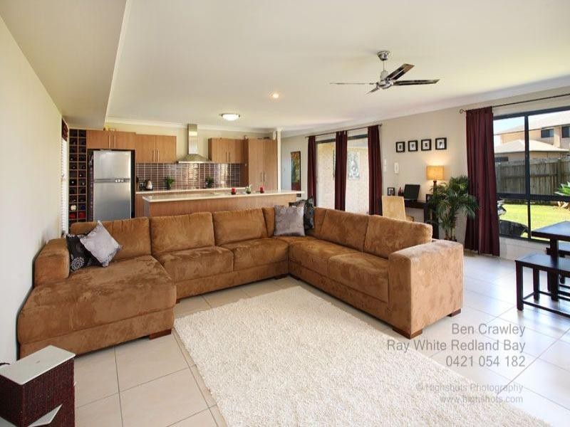 32 Bedarra Street, Redland Bay QLD 4165