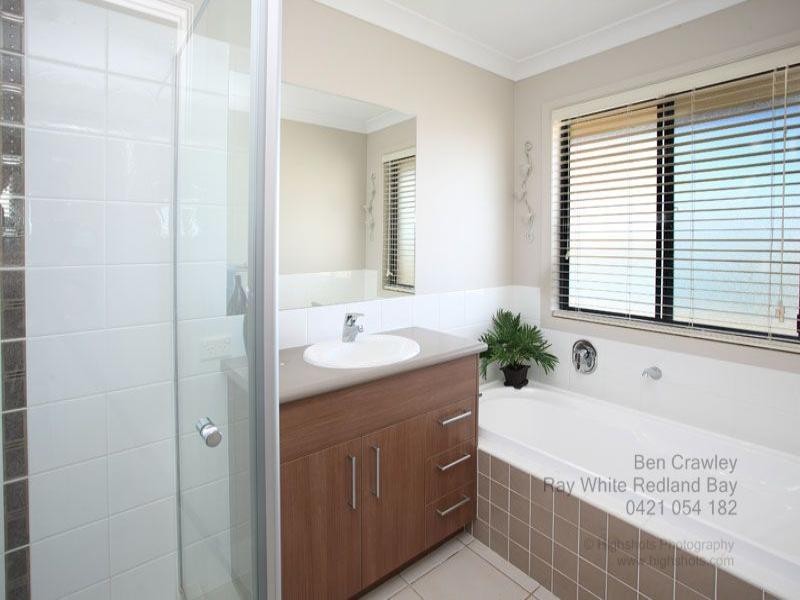 32 Bedarra Street, Redland Bay QLD 4165