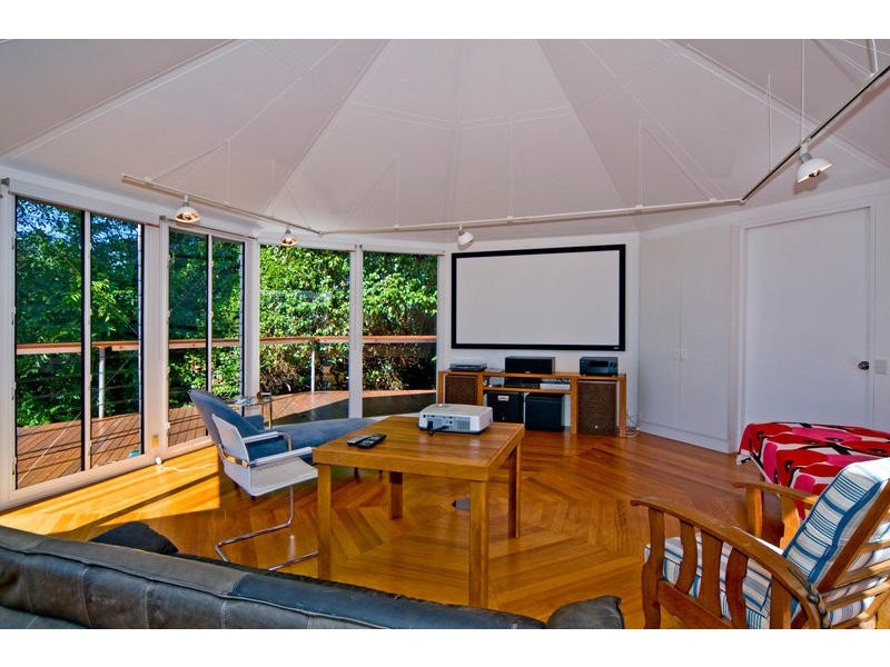 24 Wilson Esplanade, Redland Bay QLD 4165