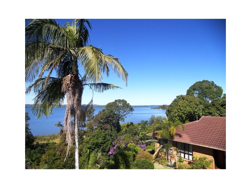 24 Wilson Esplanade, Redland Bay QLD 4165