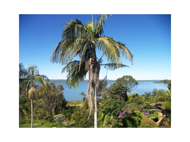 24 Wilson Esplanade, Redland Bay QLD 4165