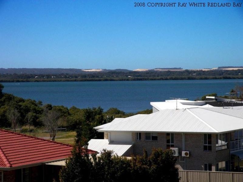 17 Penzance Drive, Redland Bay QLD 4165