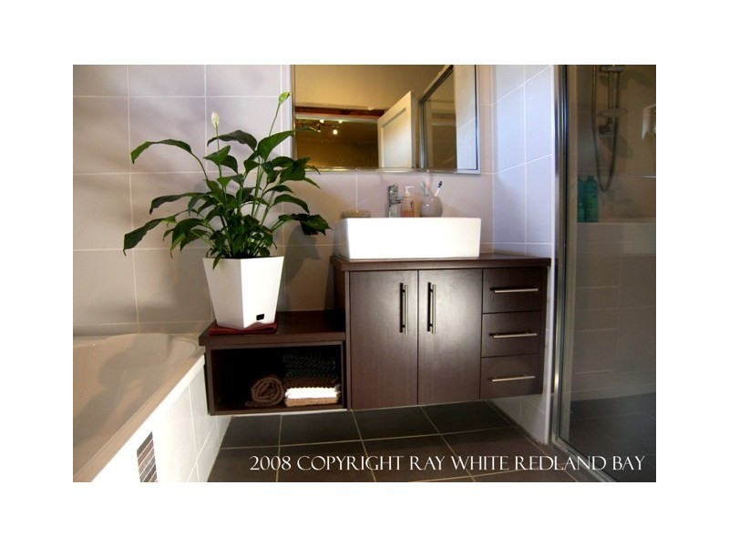 6 Oakland Avenue, Redland Bay QLD 4165