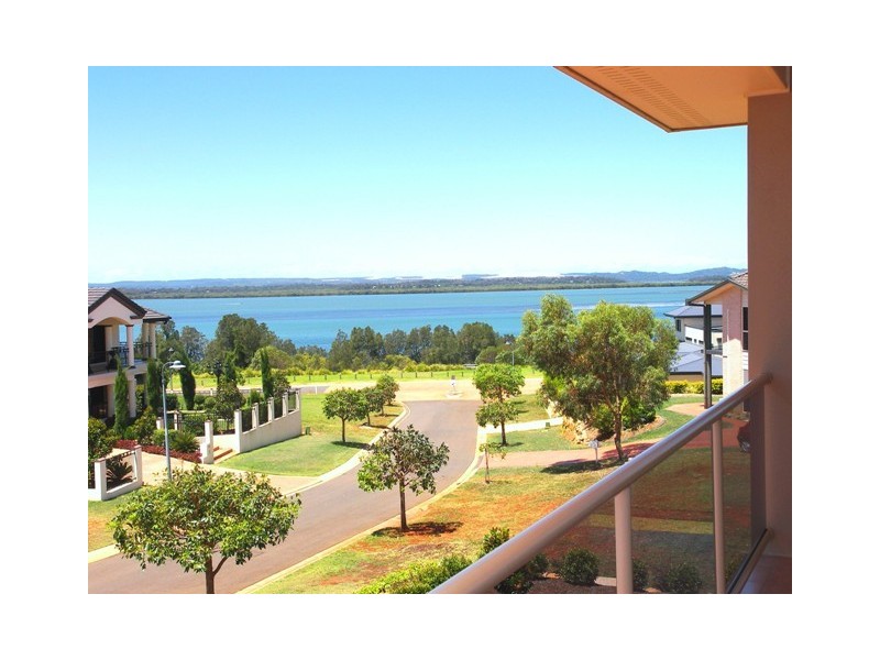 11 Waterfront Place, Redland Bay QLD 4165