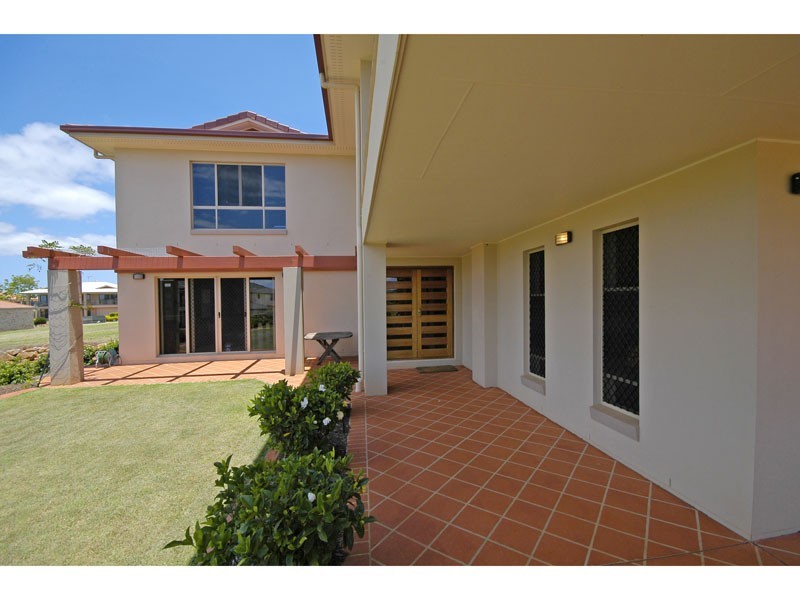 11 Waterfront Place, Redland Bay QLD 4165