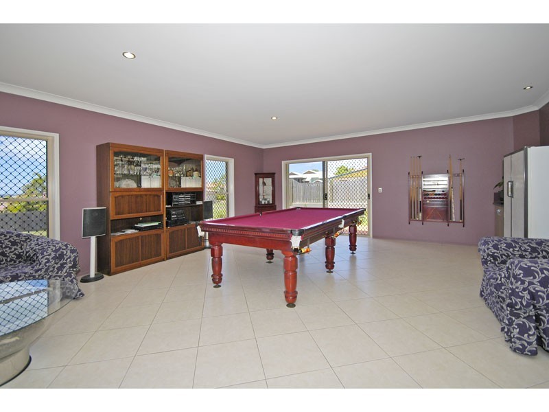 11 Waterfront Place, Redland Bay QLD 4165