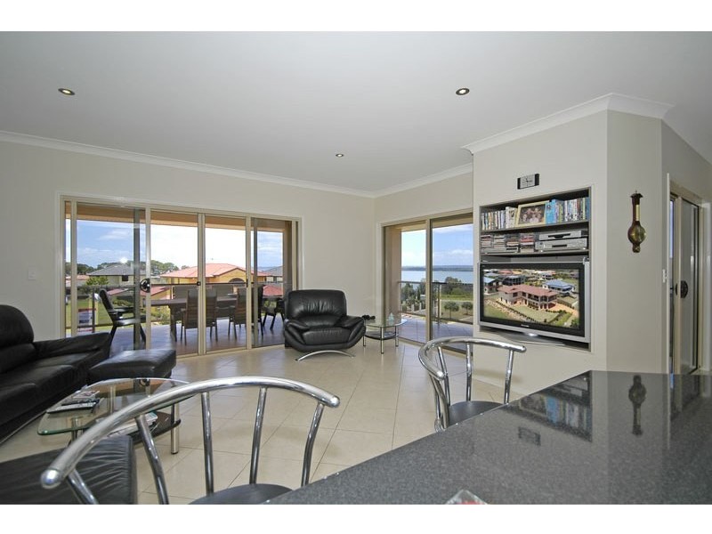 11 Waterfront Place, Redland Bay QLD 4165
