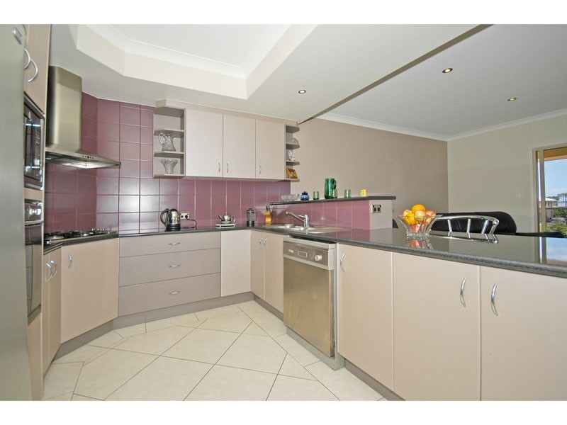 11 Waterfront Place, Redland Bay QLD 4165