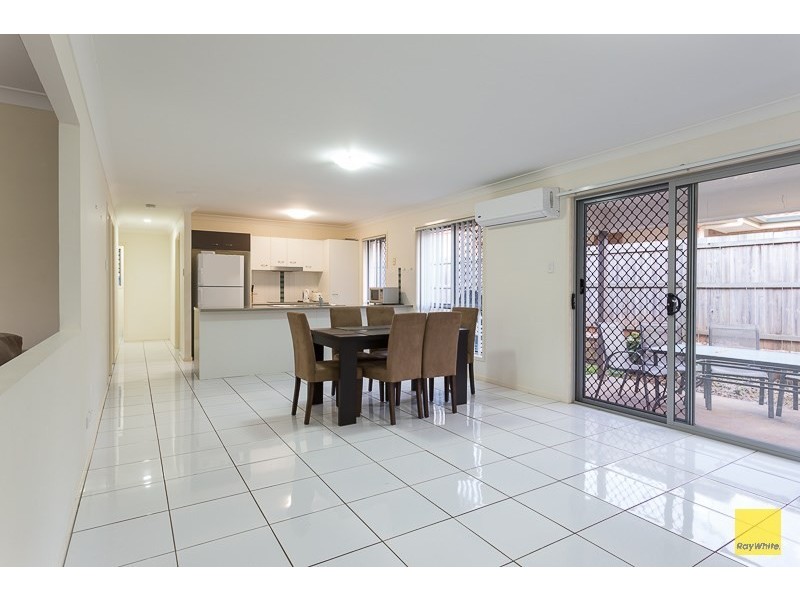 8 Green Place, Redland Bay QLD 4165