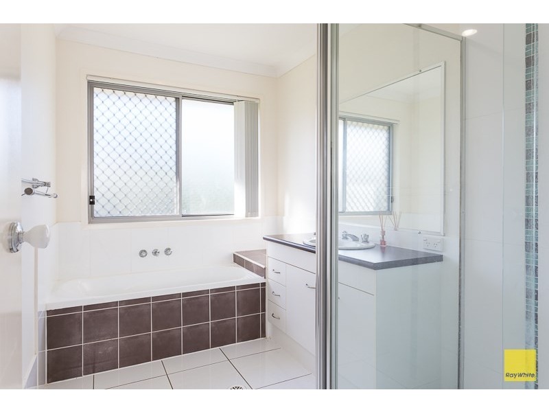 8 Green Place, Redland Bay QLD 4165