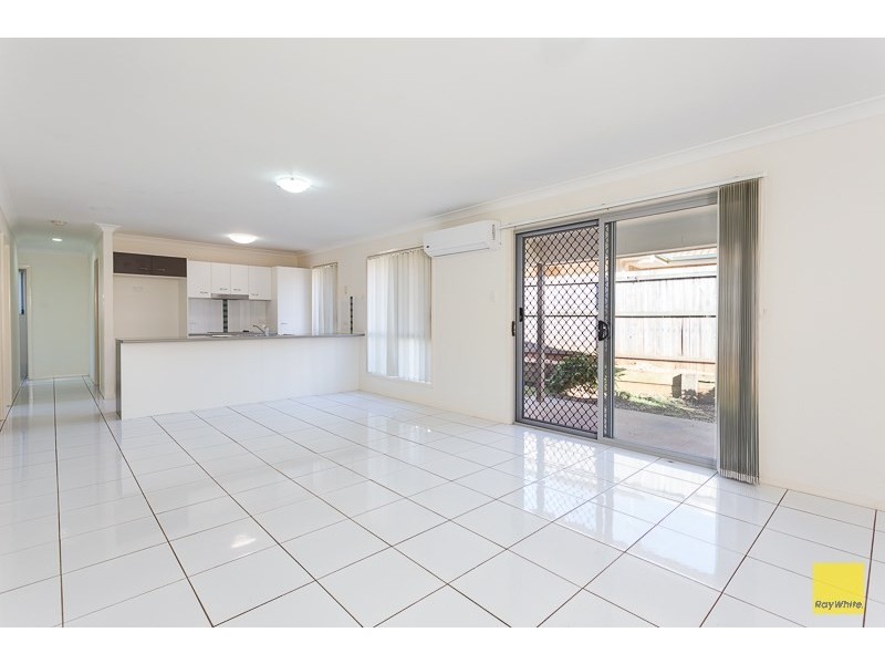 8 Green Place, Redland Bay QLD 4165