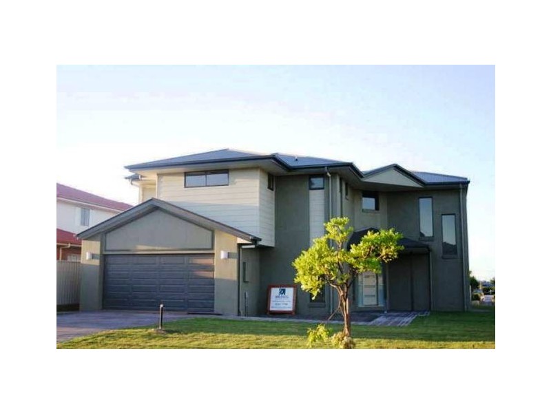 8 Huntly Place, Redland Bay QLD 4165