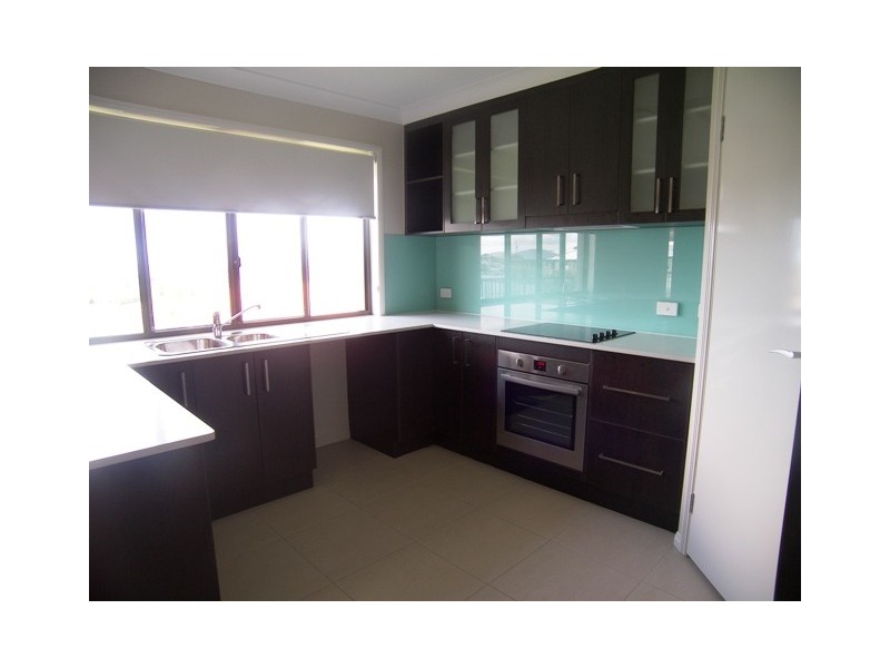 8 Huntly Place, Redland Bay QLD 4165