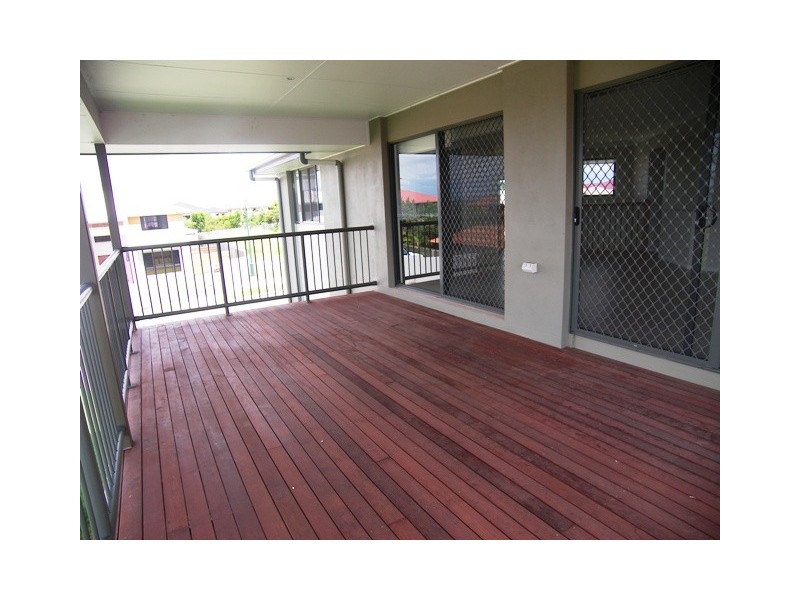 8 Huntly Place, Redland Bay QLD 4165