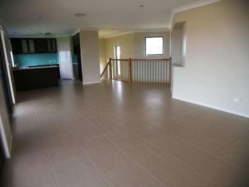 8 Huntly Place, Redland Bay QLD 4165