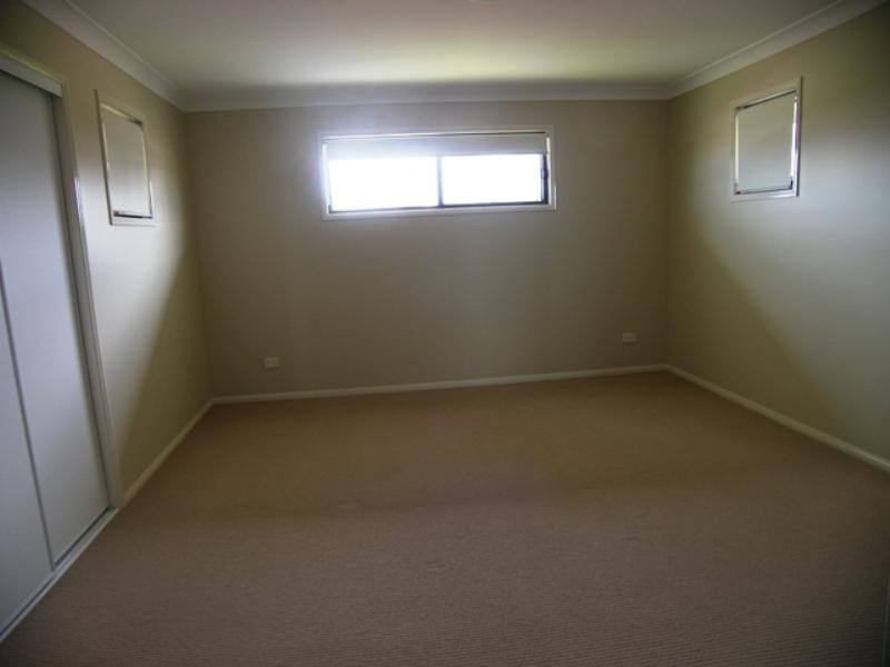8 Huntly Place, Redland Bay QLD 4165