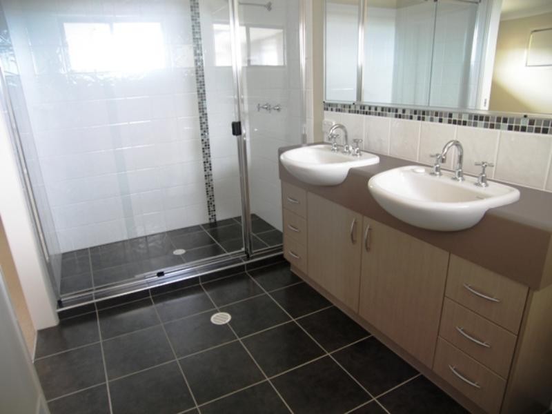 8 Huntly Place, Redland Bay QLD 4165