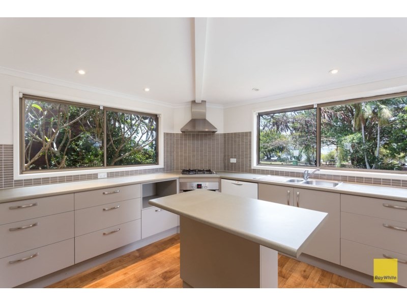 303 Esplanade, Redland Bay QLD 4165
