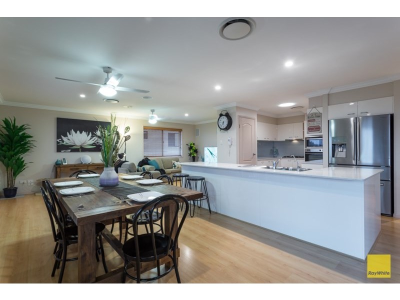19 Penzance Drive, Redland Bay QLD 4165