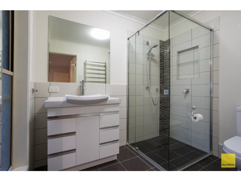 24 Cliftonville Place, Redland Bay QLD 4165