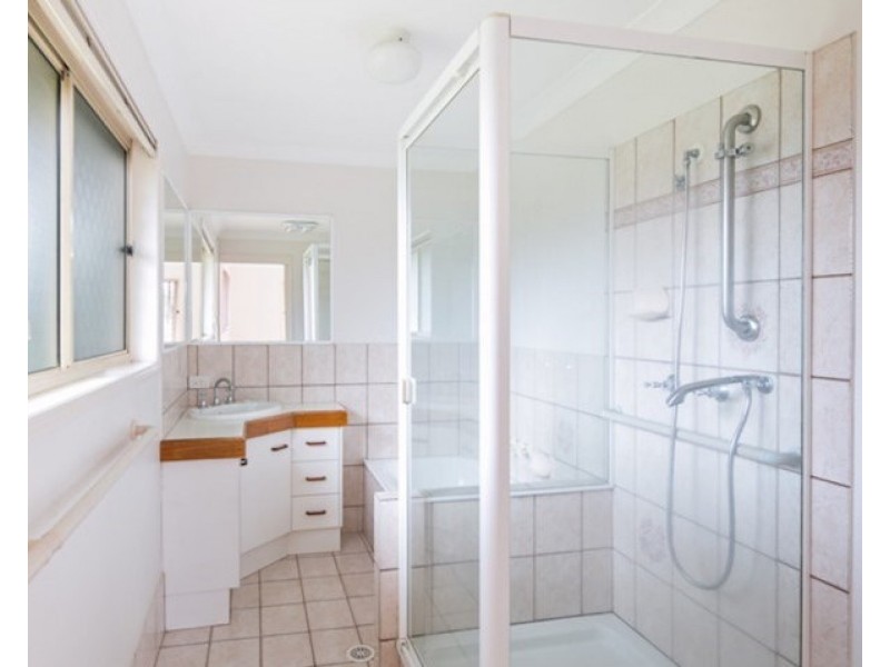 1 Falkirk Parade, Redland Bay QLD 4165