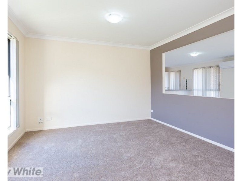 8 Green Place, Redland Bay QLD 4165