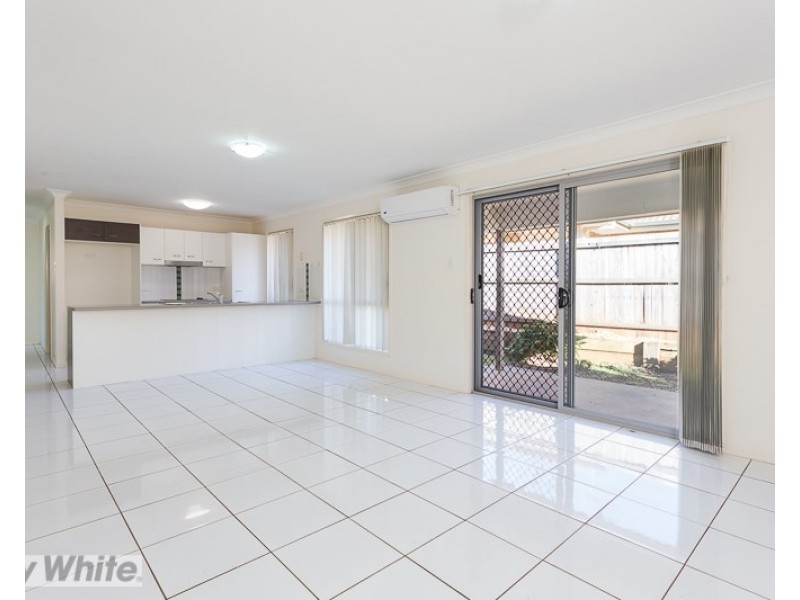 8 Green Place, Redland Bay QLD 4165