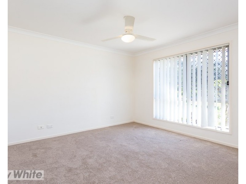 8 Green Place, Redland Bay QLD 4165