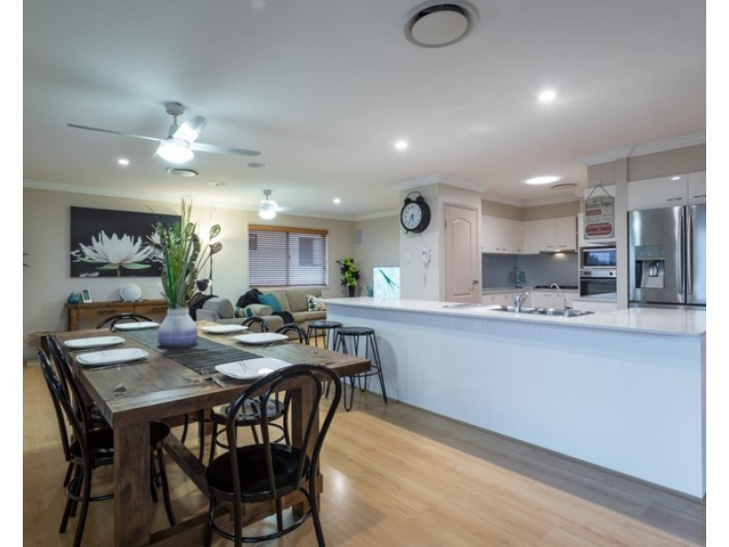19 Penzance Drive, Redland Bay QLD 4165