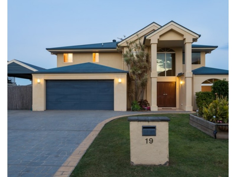 19 Penzance Drive, Redland Bay QLD 4165