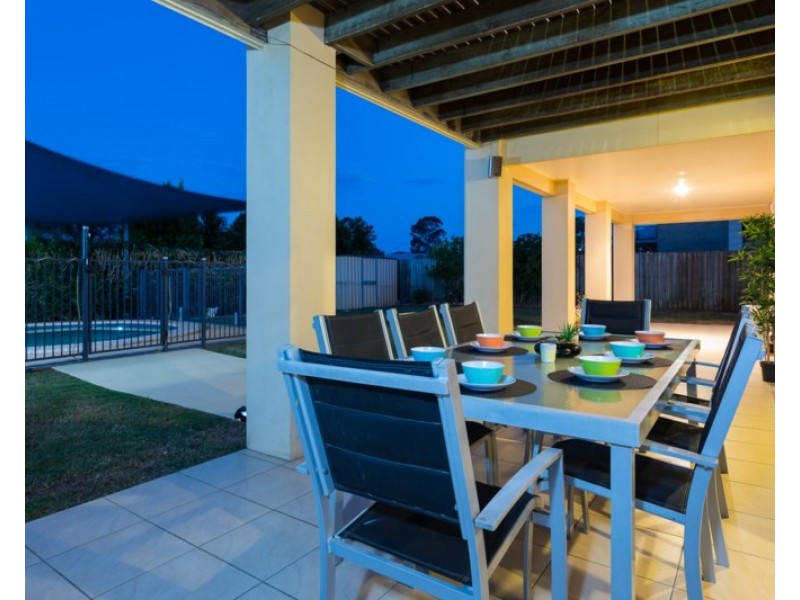 19 Penzance Drive, Redland Bay QLD 4165
