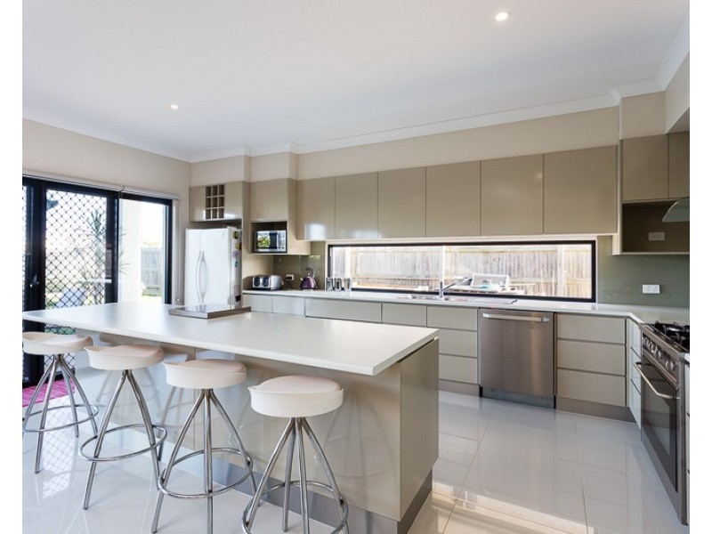 17 Penzance Drive, Redland Bay QLD 4165