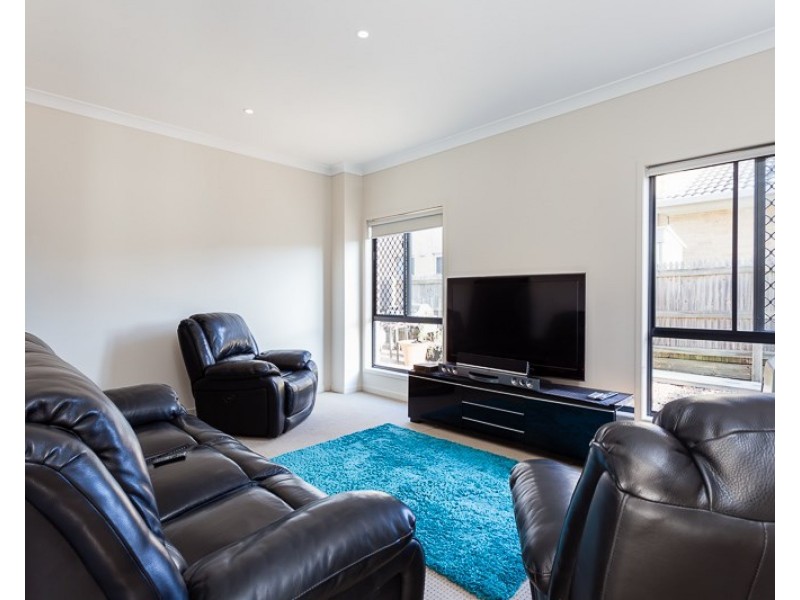 17 Penzance Drive, Redland Bay QLD 4165