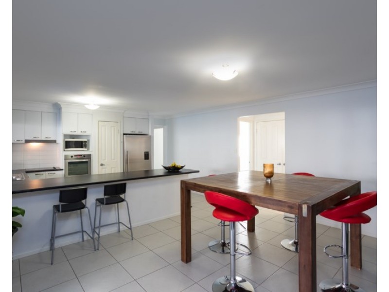 4 Forrest Street, Redland Bay QLD 4165