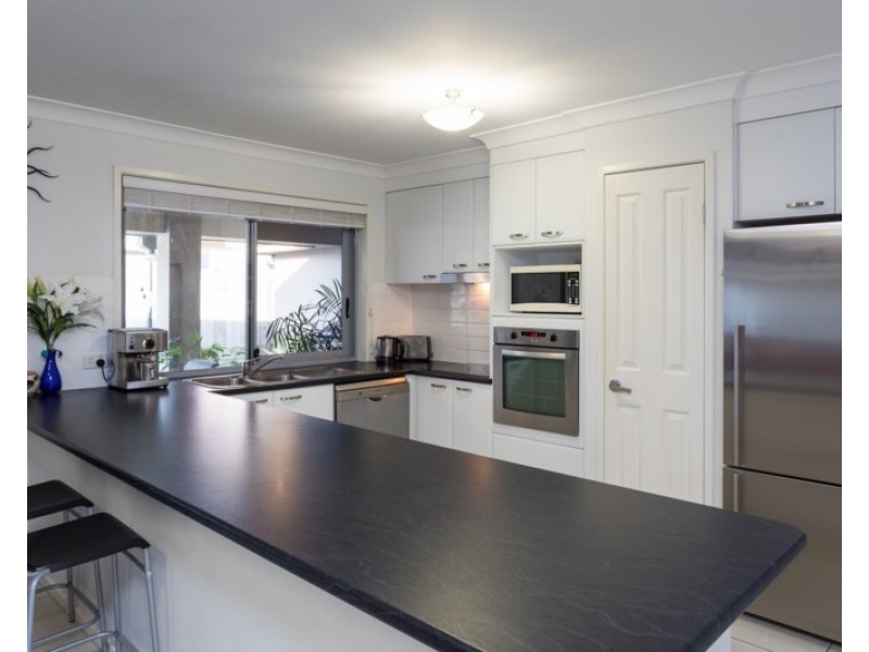 4 Forrest Street, Redland Bay QLD 4165