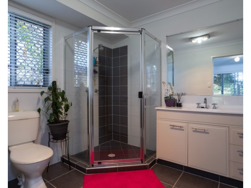 4 Forrest Street, Redland Bay QLD 4165