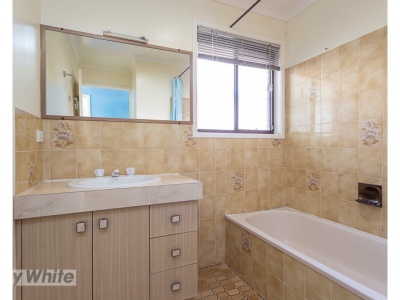 27 Shanahan Street, Redland Bay QLD 4165