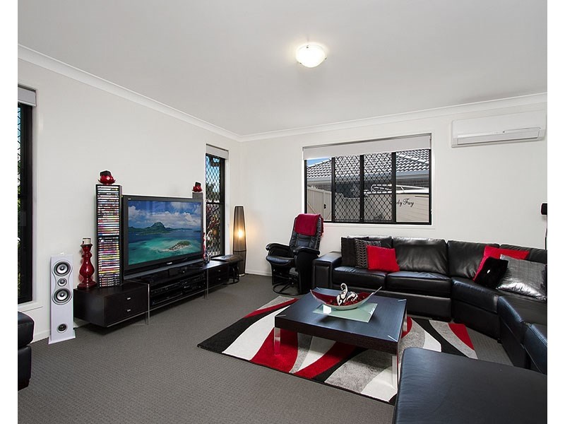 39 Lancaster Circuit, Redland Bay QLD 4165