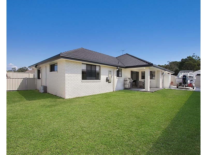 39 Lancaster Circuit, Redland Bay QLD 4165