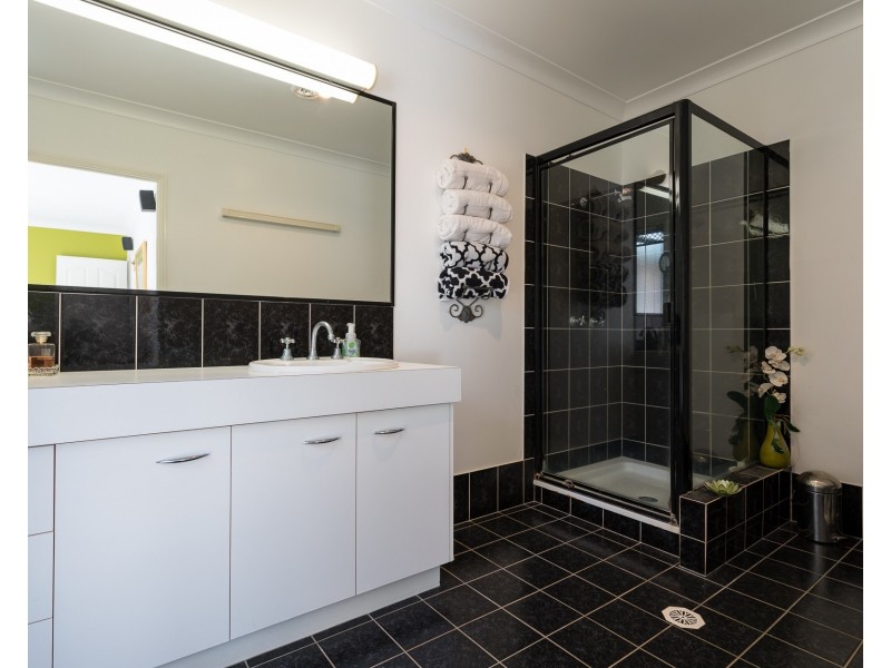 2 Cherana Court, Victoria Point QLD 4165