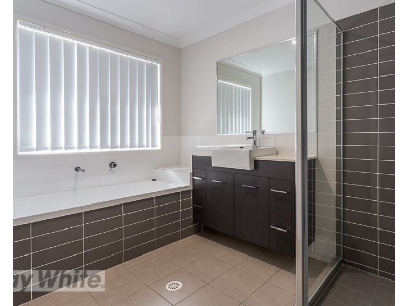 47 Bankswood Drive, Redland Bay QLD 4165