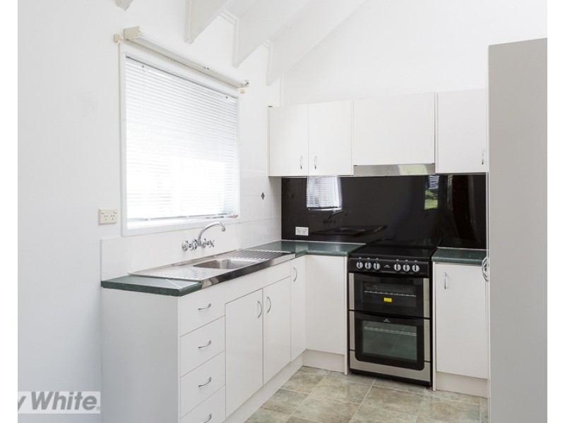 16 Oakland Avenue, Redland Bay QLD 4165