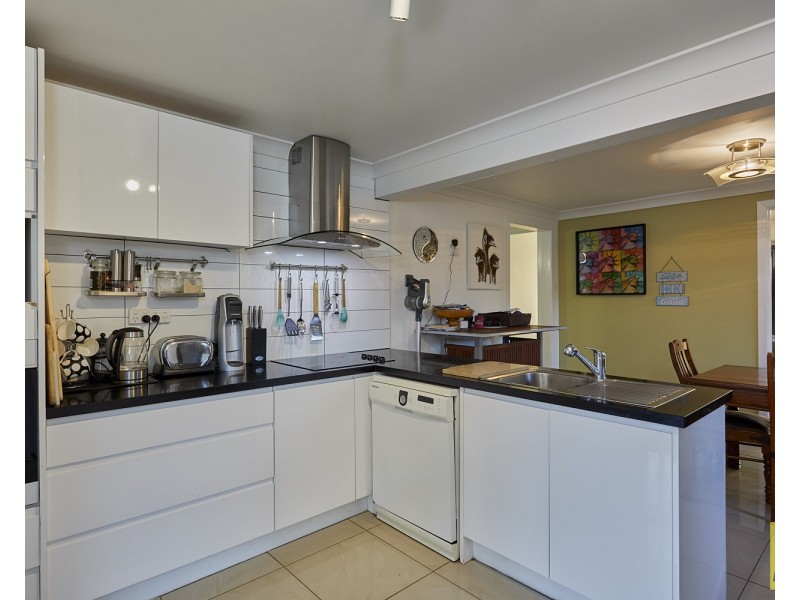 24 Weinam Street, Redland Bay QLD 4165