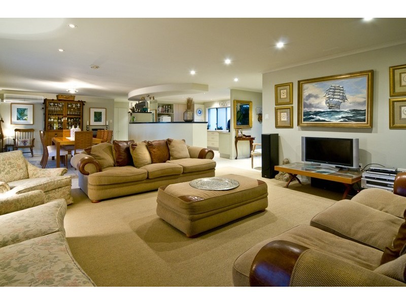 87 Torquay Road, Redland Bay QLD 4165