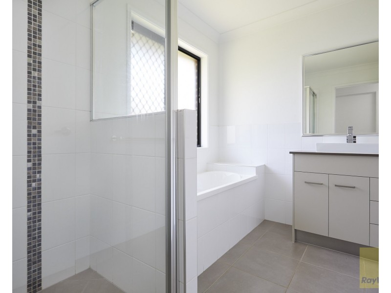 16 Daly Place, Redland Bay QLD 4165