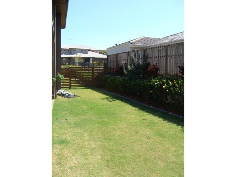 5 Aqua Crescent, Redland Bay QLD 4165